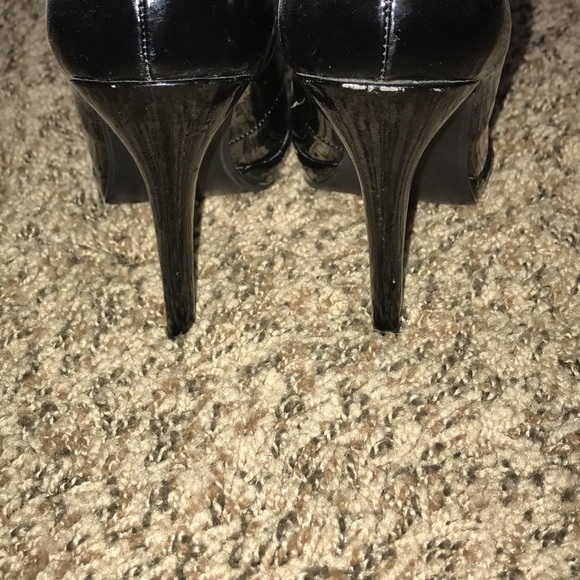 Black heels - Picture 3 of 3
